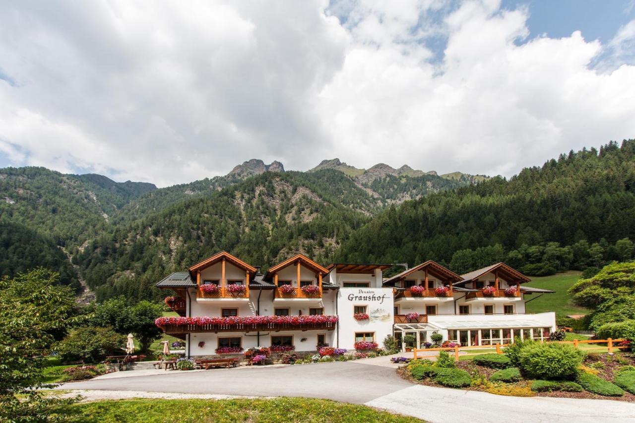 Graushof Hotel Val di Vizze Luaran gambar