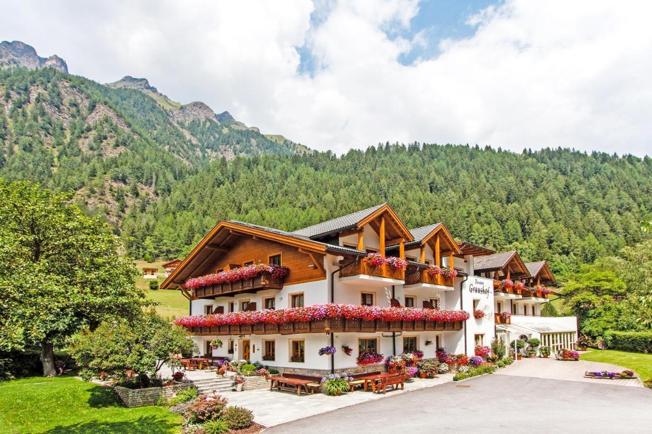 Graushof Hotel Val di Vizze Luaran gambar